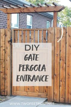 BEAUTIFUL GATE WITH PERGOLA WITH TEXT OVERLAY THAT READ DIY GATE PERGOLA ENTRANCE Gate Pergola, Fence Pergola, Building A Gate, Build A Fence, Pergola Diy, Architecture Renovation, Cheap Pergola, Landscape Structure, Building A Pergola