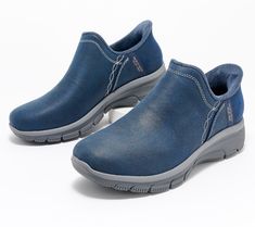 Ready, set, explore -- in these cozy-lined water-repellent shoes! Skechers hands-free Slip-ins design has you out the door to catch the sunset, walk the pup, or meet up with your walking buddy in no time flat. From Skechers.