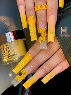 Sunflower Nails Design, Classic Nail, Nail Looks, Stunning Nail Designs, May Nails, Acrylic Nail Set