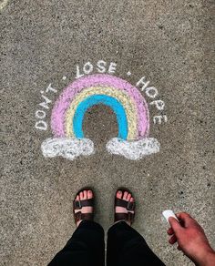 Sidewalk Drawing, Chalk Aesthetic, Chalk Messages, Chalk Art Quotes, Motivational Games, Chalk Designs, Fun Chalk Art, Hanging In There, Chalk Ideas