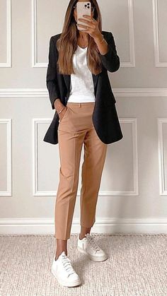 Women’s Fall Outfits For Work, Sneakers Fashion Work Outfit, Colorado Business Casual, Smart Casual Work Outfit Capsule, Urban Dressy Outfits Womens Fashion, Teacher Outfits Private School, Contemporary Business Attire Women, Summer Business Casual Outfits With Sneakers, Commuter Friendly Work Outfits