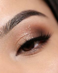 Master matte neutrals palette + urban decay moondust in cowboy Easy New Years Makeup, Soft Eye Makeup Look, Simple New Years Makeup, New Years Makeup Ideas Simple, Western Wedding Makeup, Simple Neutral Eye Makeup, Simple Light Makeup, Easy Bridal Makeup, Farewell Makeup