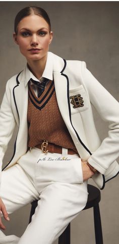 Preppy Style Women, Preppy Style Outfits, The Perfect Jeans, Holland Cooper, Elegant Blazers, Sophisticated Look, Ralph Lauren Style, Wardrobe Design, Perfect Jeans