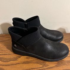 New With Tags Woman’s Cloudsteppers By Clark’s Sillian 2.0 Dusk Black Ankle Boots Size 8. They Have An Inside Zipper For Closure And They Are Super Lightweight And Comfortable! The Heel Is An Inch Thick. The Bottom Part Feels Like Faux Suede And Then Right At The Ankle Is Some Kind Of Fabric. The Original Price Was $100.00. Kinds Of Fabric, Clarks Women's, Suede Material, Clarks Shoes, Black Ankle Boots, Faux Suede, Bootie Boots, Womens Boots, Shoe Boots