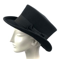 Edwardian top hat. You can make your hat with your favorite color by choosing it from my Wool felt color card. Made with short crown and embellished with a 50 millimeters wide grosgrain ribbon. Edwardian top hat ideal for everyday and special ocasions such as weddings, cocktails or parties. For man and woman. Measurements in centimeters are 32 x 27. Crown height 11. Brim length 6. These measurements may have some slight variation depending on the size of the hat. The end of the brim is reinforce Classic Top Hat For Winter, Classic Fitted Fedora, Classic Fitted Solid Hat Bands, Classic Winter Hat Bands, Classic Brimmed Boater Hat For Winter, Classic Winter Boater Hat With Curved Brim, Classic Formal Top Hat, Classic Fitted Winter Hats, Classic Fitted Top Hat