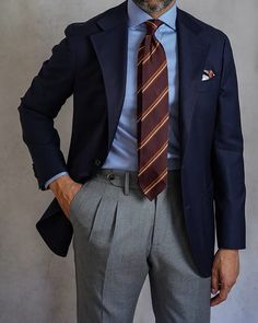 null Suits With Tie, Shirt And Tie Combinations, Tie Outfit, Unstructured Jacket, Classy Suits, Classic Menswear, Modern Gentleman, Mens Fashion Suits