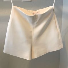 Brand New, Never Worn Elegant High-waist Skort With Built-in Shorts, Elegant Short Pants For Summer, Elegant Short Summer Pants, Elegant Summer Shorts, Elegant Fitted Shorts For Spring, Elegant Skort With Short Inseam, Elegant Short Skort For Summer, Elegant Short Summer Skort, Elegant Fitted Short Skort