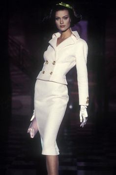 Shalom Harlow, 90s Runway Fashion, Runway Fashion Couture, Mode Chanel, Chique Outfits, 가을 패션, Gianni Versace, Mode Vintage, Elegant Outfit