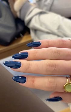 Navy Hailey Bieber Nails, Navy Pearl Nails, Navy Nails Gel, Winter Nails 2024 Blue, Dark Blue Pearl Nails, Dark Blue Round Nails, Midnight Blue Almond Nails, Nails Inspiration Navy Blue, Navy Blue With Gold Nails