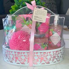 Brand New Spa Bath Gift Set Comes With Shower Gel Body Lotion Bubble Bath Body Scrub Bath Salt Body Loofah Body Loofah, Prom Gifts, Raffle Ideas, Spa Stuff, Lavender Body Wash, Spa Basket, Bathroom Gifts, Birthday Basket, Holiday Aesthetic