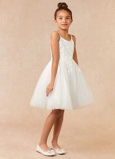 Feel like a beautiful little princess wearing Austyn! This whimsical knee-length, a-line dress is made of tulle and lace. Some of her details include a scoop neckline, spaghetti straps, and a gathered skirt. Spring Ball Dresses, Gold Plus Size Dresses, Flower Girl Dresses Vintage, White Flower Girl Dress, Beach White Dress, White Ball Gowns, Special Event Dresses, White Flower Girl Dresses, Wedding Flowers Summer