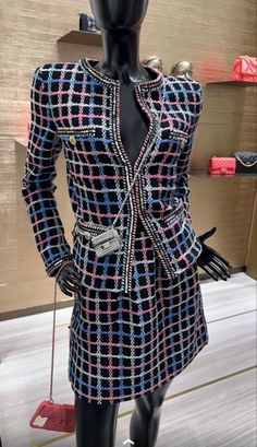 Chanel Suit, Chanel Boutique, Chanel Jacket, Chanel Couture, Chanel Beauty, Chanel Style, Korean Fashion Women, Dressing Room Design, Chanel Vintage