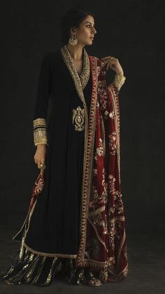 Nida Azwer, Look Festival, Velvet Dress Designs, Velvet Shawl, Pakistani Fashion Party Wear, Beautiful Pakistani Dresses, Pakistani Bridal Dresses, Beautiful Dress Designs