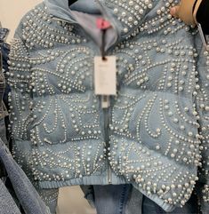 Pearl Jacket, Unique Jeans, Denim Ideas, Embellished Denim, Denim Diy, Embroidery Designs Fashion, Upcycled Fashion