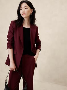 Sculpted Suit Blazer | Banana Republic Factory Navy Suit Women Business, Women Suit With Tie, Office Fashion Midsize, Winter Suit Outfits Women, Law Suits For Women, Work Outfits Women Hourglass Shape, Business Casual Clothing For Women, Plum Outfits Female, Corporate Attire Women Fall