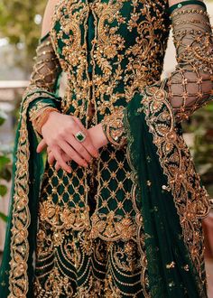 Green Kameez, Pakistani Mehndi Dress, Pakistani Mehndi, Mehndi Dresses, Desi Dress, Sharara Pants, Mehndi Dress, Desi Wedding Dresses, Desi Clothes