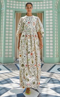 Fashion Style 2024, Women Fashion 2024, Ss24 Resort, Simple Abaya Designs, Simple Abaya, Classic Outfits For Women, Resort Dress, Abaya Design, Resort 2024