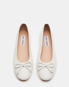 Elevate your shoe collection with the VIXEN ballet flats. With a charming bow detail at the front and a rounded toe, these flats offer a classic and feminine touch to any outfit. These comfortable flats provide both style and durability. Perfect for adding a chic and versatile staple to your wardrobe. .25 inch heel hei White Ballet Flats Outfit, Steve Madden Ballet Flats, Ballet Flats White, White Ballet Flats, Ballet Flats Outfit, White Flat Shoes, Flats Outfit, Womens Ballet Flats, Comfortable Flats