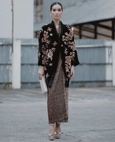 Modern Javanese Wedding Dress, Modern Kebaya Dress, Baju Kurung Kain Songket, Modern Indonesian Outfit, Baju Raya Ideas Modern 2023, Etnik Modern Style, Kain Songket Style