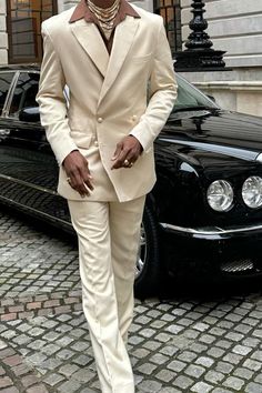 Men Tuxedo Styles Classy, Classic Suits For Men Classy, Mens Brunch Outfit Winter, Business Men Outfits Suits, Prom Costume Men, Man Formal Style Classy, High Fashion Suits Men, Gold Suits For Men, Mens Graduation Outfit