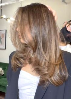 Honey Brown Redken Formula, Yellow Highlights In Brown Hair, Brownish Highlights, Yellow Brown Hair, Honey Highlights On Brown Hair, Honey Brown Highlights, Honey Brown Hair Color, Summer Blonde