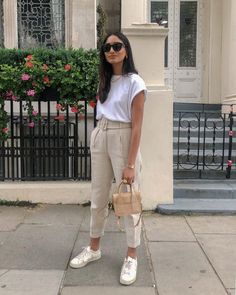 Hannah | COCOBEAUTEA on Instagram: “🌞🧡 some spring/summer looks. Comment your favourite one below ⬇️” Summer Office Outfits, Look Casual Chic, Skandinavian Fashion, Beige Outfit, Royal Life, Summer Work Outfits, Classy Casual Outfits