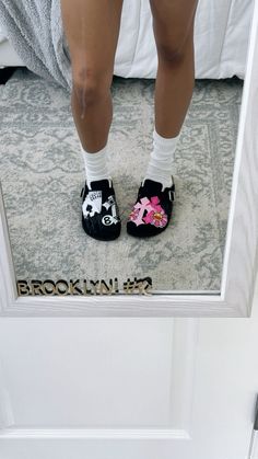 Birkinsoks Outfit, Black Birkenstock Outfit, Birkenstocks Aesthetic, Custom Birkenstocks, Black Clogs Outfit, Black Birkenstocks, Birkenstock Sandals Outfit, Street Style Outfits Casual, Birkenstock Clogs