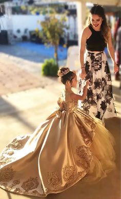 Ball Gown Gold, Girls First Communion Dresses, Sangeet Dance, First Communion Dresses, Girls Pageant Dresses, Wedding Store, Kids Designer Dresses, Flower Girl Dress Lace