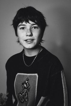 Short Boyish Hair, Short Hairstyle Non Binary, Skater Haircut, Short Masculine Haircuts For Women, Queer Short Hair, Boyish Haircut, Nonbinary Mullet, 90s Punk Hair, Short Shaggy Hair