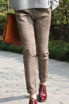 Beige Checkered Pants Outfit, Tweed Trousers Womens, Women's Trousers Outfits, Brown Checked Pants Outfit, Winter Trousers Women, Brown Houndstooth Pants Outfit, Checked Pants Women Outfit, Patterned Trousers Outfit, Tweed Pants Outfit Women