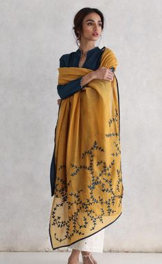 Pakistani Casual Dresses, Sharara Designs, Dupatta Style, Desi Wear, Cotton Dupatta, Gathered Dress, Beautiful Dress Designs, Festival Looks