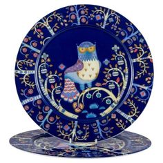 a blue plate with an owl on it