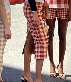 Gingham Outfit, Instagram Cool, Classic Outfit, Aesthetic Women, Summer Fits, Plaid Fashion, Random Pics, Fall 2024, Classic Blue