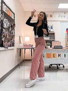 Stylish Spring 2024 Teacher Outfits: Chic, Comfortable Classroom Trends Headstart Teacher Outfits, Elementary School Teacher Outfits Summer, Teacher Outfits Long Sleeve, Teacher Pants Comfortable, Outfits To Wear As A Teacher, Latina Teacher Outfits, Teaching Outfits 2024