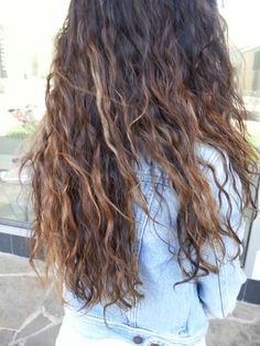 Summer style Summer Curly Hair, Body Perm, Lana Summer, Hair Strands, Wavy Curly Hair, Haircut And Color, Long Wavy Hair, Funny Face, Good Hair Day