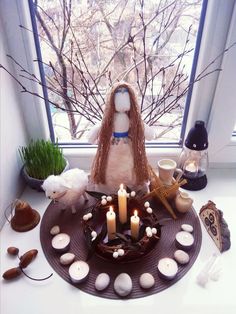 Brigid Altar, Simple Love Spells, Imbolc Altar, Imbolc Ritual, Pagan Crafts, Witches Altar, Wiccan Altar, Wiccan Spell Book, Pagan Altar