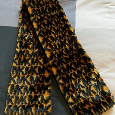 Brand New Never Used Michael Kors Scarf Black Brown Leopard Animal Print Warm Winter Unisex Scarf Crafted From The Finest Materials Hand Wash Cold Water Super Soft Cozy & Practical Design: Warm And Cozy Faux Fur Loophole Scarf That Features A Long And Furry Design With A Slit At One End Of The Scarf That Is Not Visible From Afar But Can Be Used To Tuck The Other End Of The Scarf Through To Securely Wrap It Around The Neck Like A Bow. Or It Can Also Be Worn Draped Around The Neck If Desired. Abstract Scarf, Houndstooth Scarf, Thick Scarf, Michael Kors Scarf, Yellow Scarf, Fur Scarf, Lightweight Scarf, Leopard Animal, Practical Design