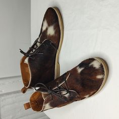 In Unused Condition, However There Is Some Minor Peeling Of Inner Lining, See Last Two Pics. A Super-Cute Spin On Classic Chukka Boots With Crepe Sole In Very Soft, Naturally Multicolor Cowhide. Brown High-top Leather Shoes With Leather Lining, Brown Leather Trim Boots With Round Toe, Brown Boots With Leather Trim And Round Toe, Casual Brown High-top Leather Shoes, Casual Brown Boots With Suede Lining, Casual Brown Boots With Leather Lining, Casual Brown Leather Shoes With Leather Lining, Brown Casual Leather Shoes With Leather Sole, Casual Brown Leather Shoes With Leather Sole