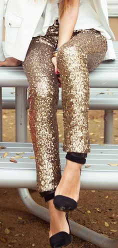 !!!! Gold Stretch Bottoms For Night Out, Gold Stretch Leggings For Party, Trendy Leggings For Party, Glamorous Fall Leggings, Gold Fitted Casual Pants, Casual Fitted Gold Pants, Tight Party Trousers, Gold Stretch Pants For Fall, Gold Stretch Full Length Bottoms