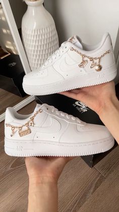 Party High Heels, Shoe Ideas, Air Forces, Pretty Selfies, Cute Woman, Cute Shoes, Me Too Shoes