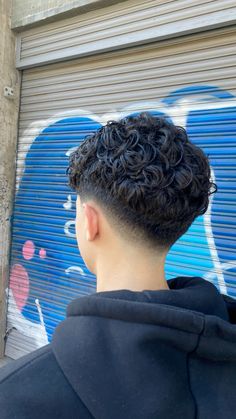 Taper Wavy Hair, Low Fade Curly Hair Men, Wavy Curly Haircut, Low Fade En V, Mens Haircuts Wavy Hair, Men Embracing, Boys Curly Haircuts, Fade Haircut Curly Hair, Haircut Names