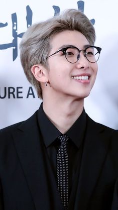 Kim Namjoon With Glasses, Kim Namjoon Glasses, Namjoon In Glasses, Namjoon With Glasses, Bts Rap Monster, Channing Tatum, Bts Lockscreen, Bts Members, Chris Brown