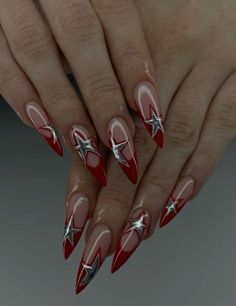 Star Stilleto Nails, Red And Metallic Nails, Red Nail Acrylic Designs, White Star Nail Design, Red And Silver Almond Nails, Red Nails With Silver Chrome, Red Nail Design Ideas, Red Gel X Nail Designs, Red Nails Star Design