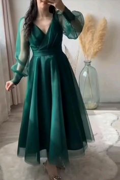 Simple Frock Design, Party Wear Gowns, Long Frock Designs, Long Gown Design, Simple Frocks, Simple Gowns, Fancy Dresses Long, Modest Dresses Casual, Designer Dresses Casual