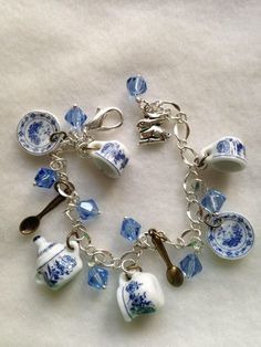 Blue And White Bracelet, Charm Bracelet Vintage, White Bracelet, Vintage Charm Bracelet, Funky Jewelry, Bracelet Vintage, Wrapped Jewelry, China Tea, Diy Schmuck