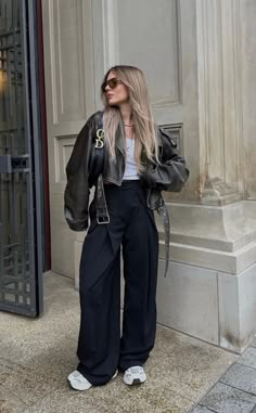 Stile Casual Chic, Chique Outfits, City Outfits, Leather Jacket Outfits, Cooler Look, Looks Street Style, Mode Inspo, Looks Chic, Winter Fits