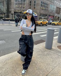 Baddie Streetwear, Streetwear Caps, Cargo Outfit, Cap Outfit, Tiktok Outfits, Bella Hadid Outfits, Cargo Pants Outfit, Tomboy Outfits, Sport Chic