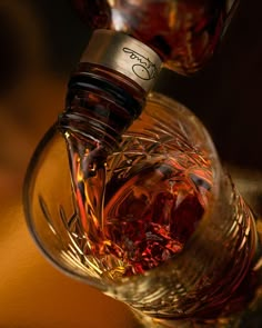 Liquor pouring in luxurious glass. Golden theme Liquor Bottles Photography, Whisky Photography Inspiration, Whisky Bottle Photography, Whiskey Bottle Photography, Rum Photography, Liquor Photography, Drink Commercial, Glenfiddich Whisky