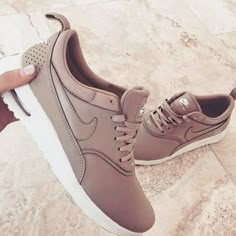 Blush pink Nike shoes Basket Style, Nike Air Max Thea, Nike Trainers, Nike Free Shoes, Nike Shoes Outlet, Shoes Outlet, Suho, Tennis Shoes