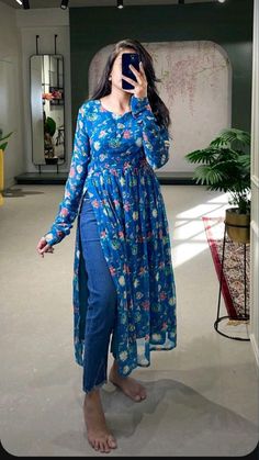 Sleeves Kurti, Stylish Kurtis Design, Anarkali Dress Pattern, Simple Kurta Designs, Long Kurti Designs